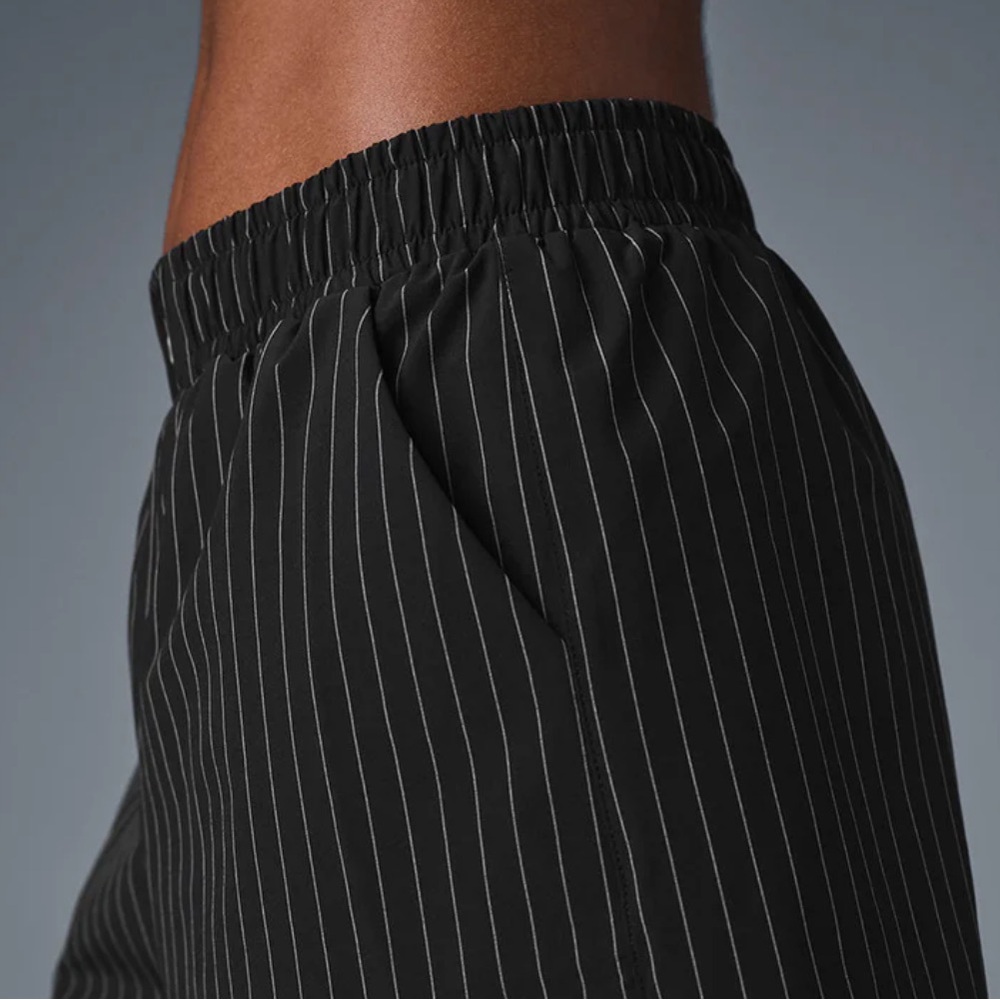 NWT ALO Yoga High Waist Pinstripe Daylight Boxer Short in Black/Titanium Size XS - Picture 5 of 9